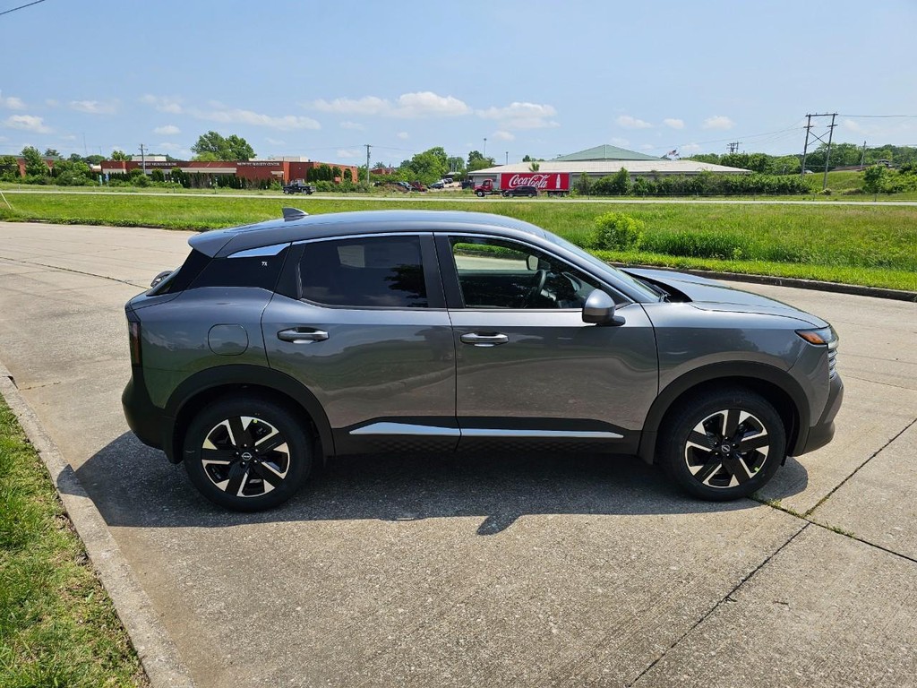 Nissan Kicks Vehicle Full-screen Gallery Image 11