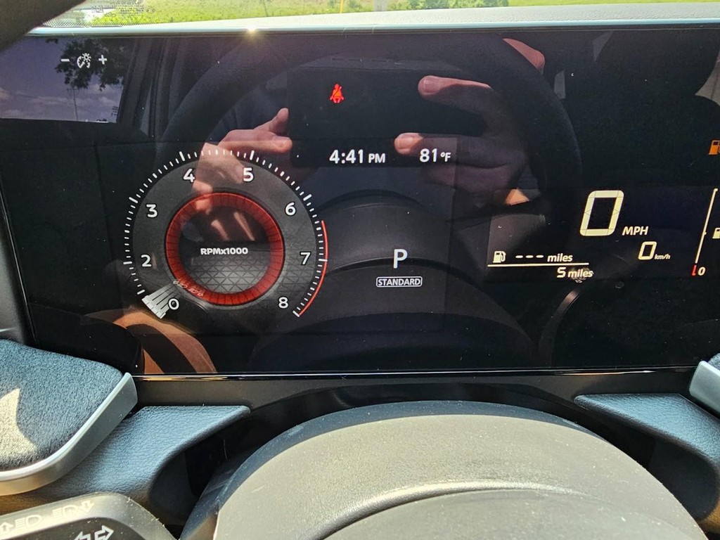 Nissan Kicks Vehicle Full-screen Gallery Image 16