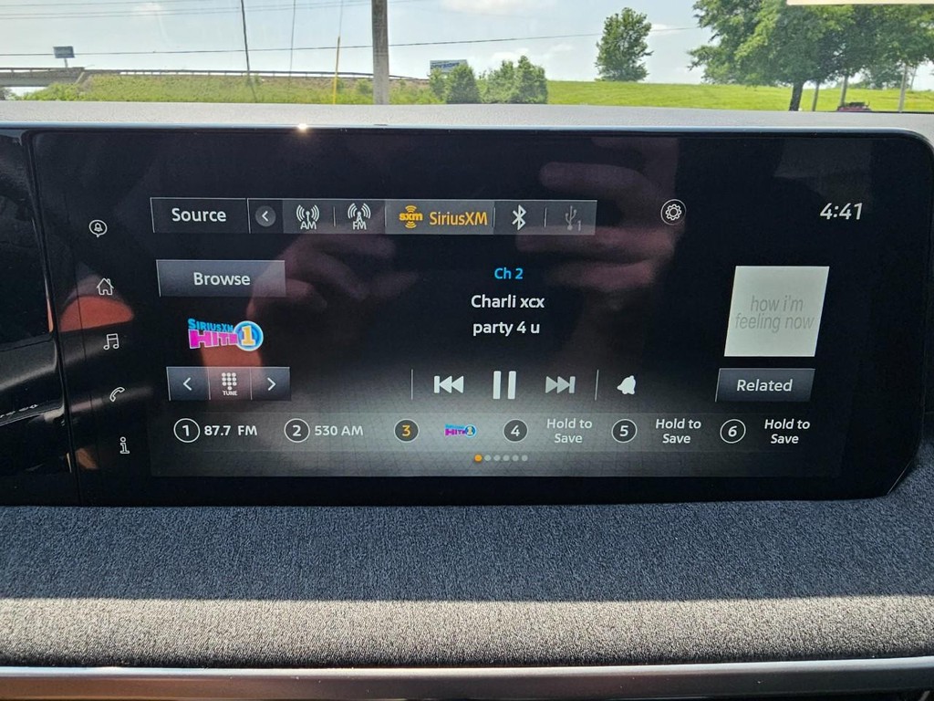 Nissan Kicks Vehicle Full-screen Gallery Image 18