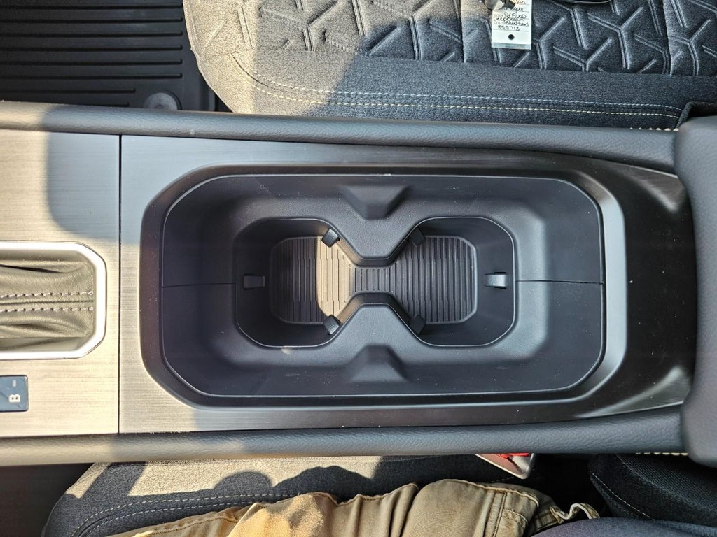 Nissan Kicks Vehicle Full-screen Gallery Image 22