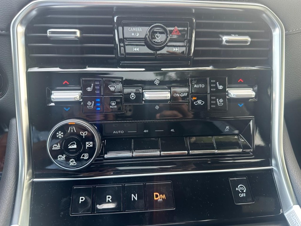 Nissan Armada Vehicle Full-screen Gallery Image 05