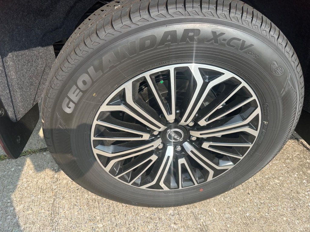 Nissan Armada Vehicle Full-screen Gallery Image 19