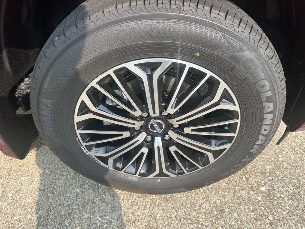 Nissan Armada Vehicle Full-screen Gallery Image 20