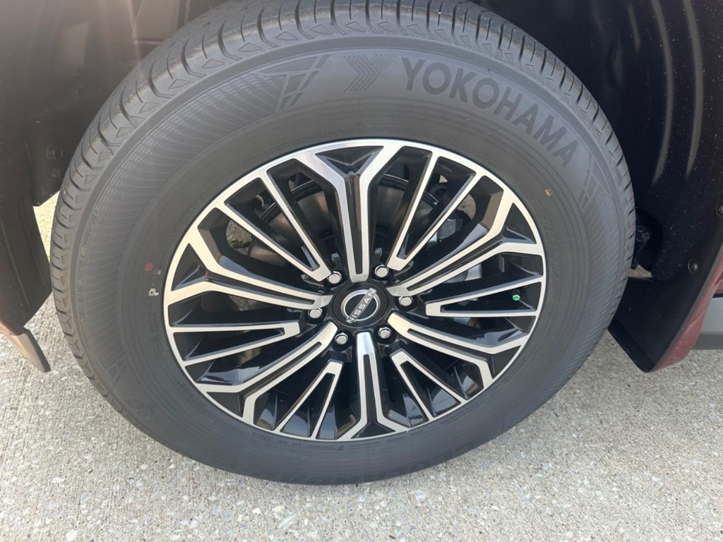 Nissan Armada Vehicle Full-screen Gallery Image 21