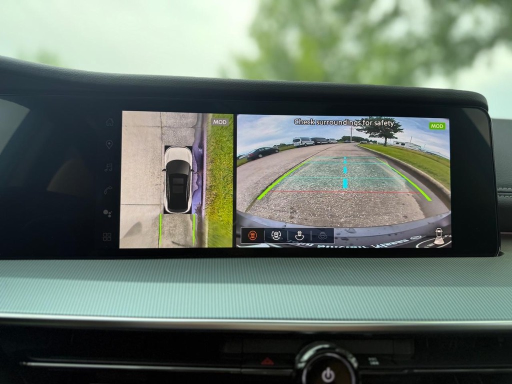 Nissan Murano Vehicle Full-screen Gallery Image 03