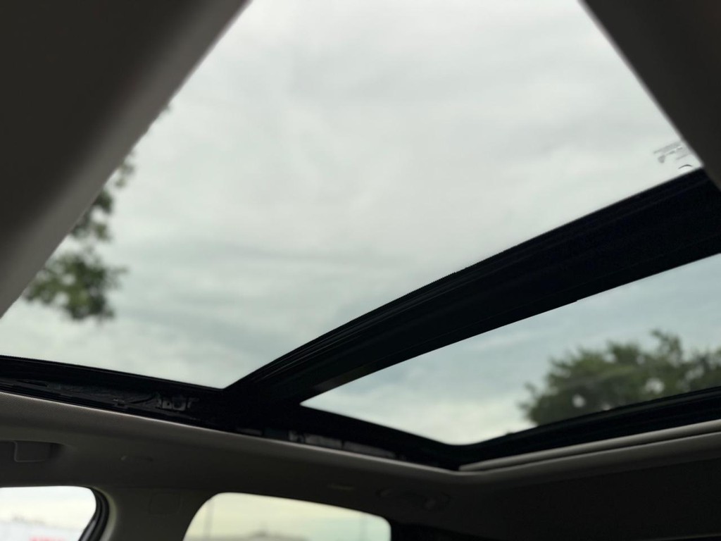 Nissan Murano Vehicle Full-screen Gallery Image 04