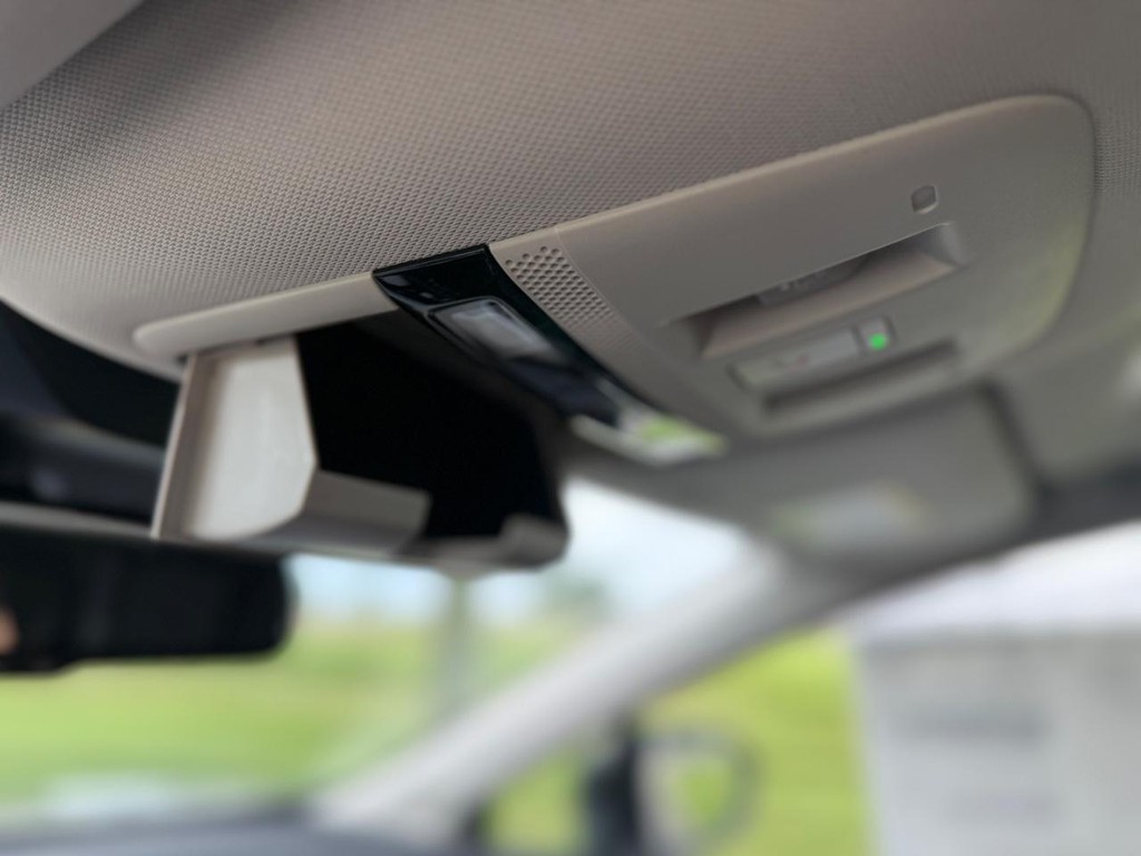 Nissan Murano Vehicle Full-screen Gallery Image 06