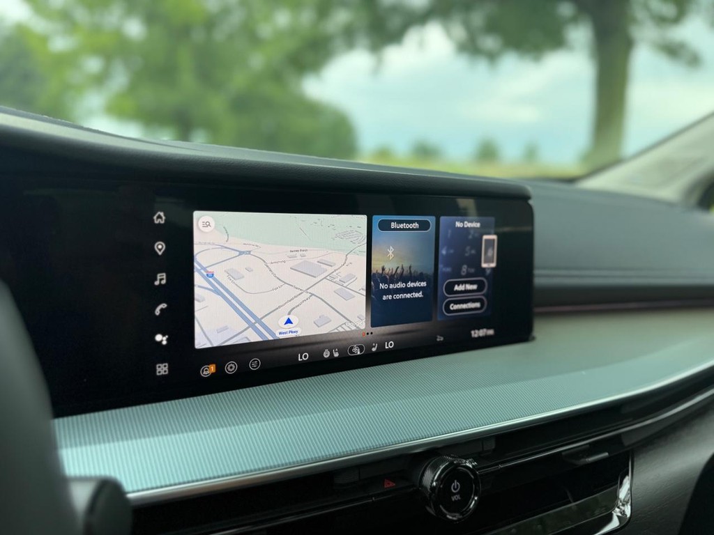 Nissan Murano Vehicle Full-screen Gallery Image 08