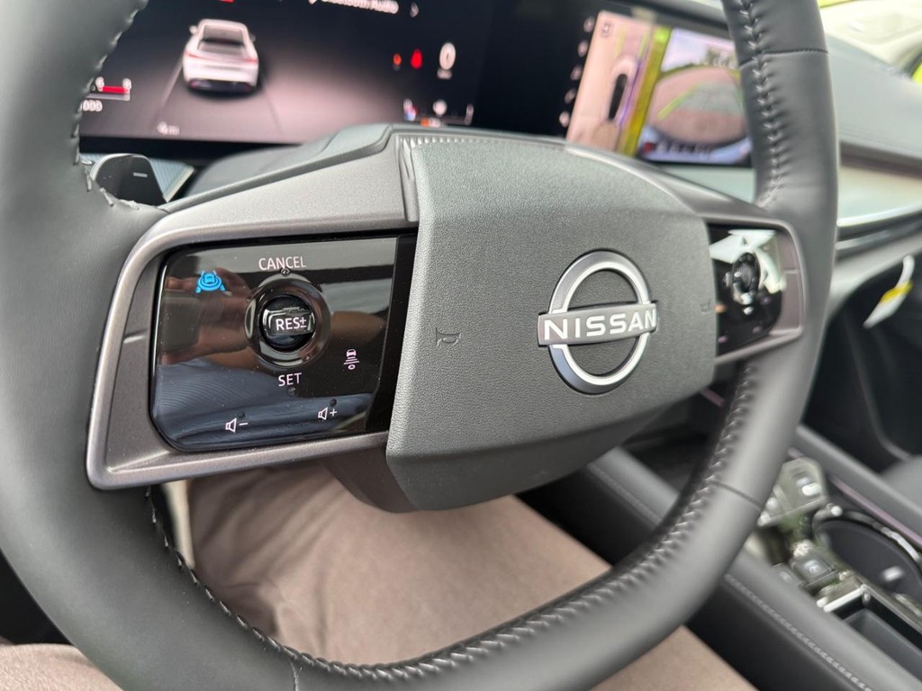 Nissan Murano Vehicle Full-screen Gallery Image 09