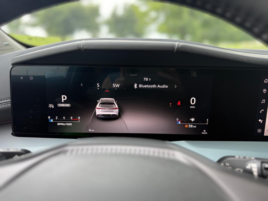 Nissan Murano Vehicle Full-screen Gallery Image 12