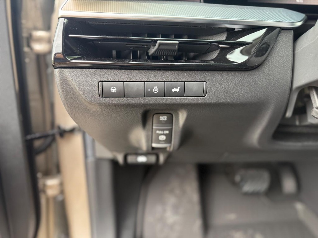 Nissan Murano Vehicle Full-screen Gallery Image 17