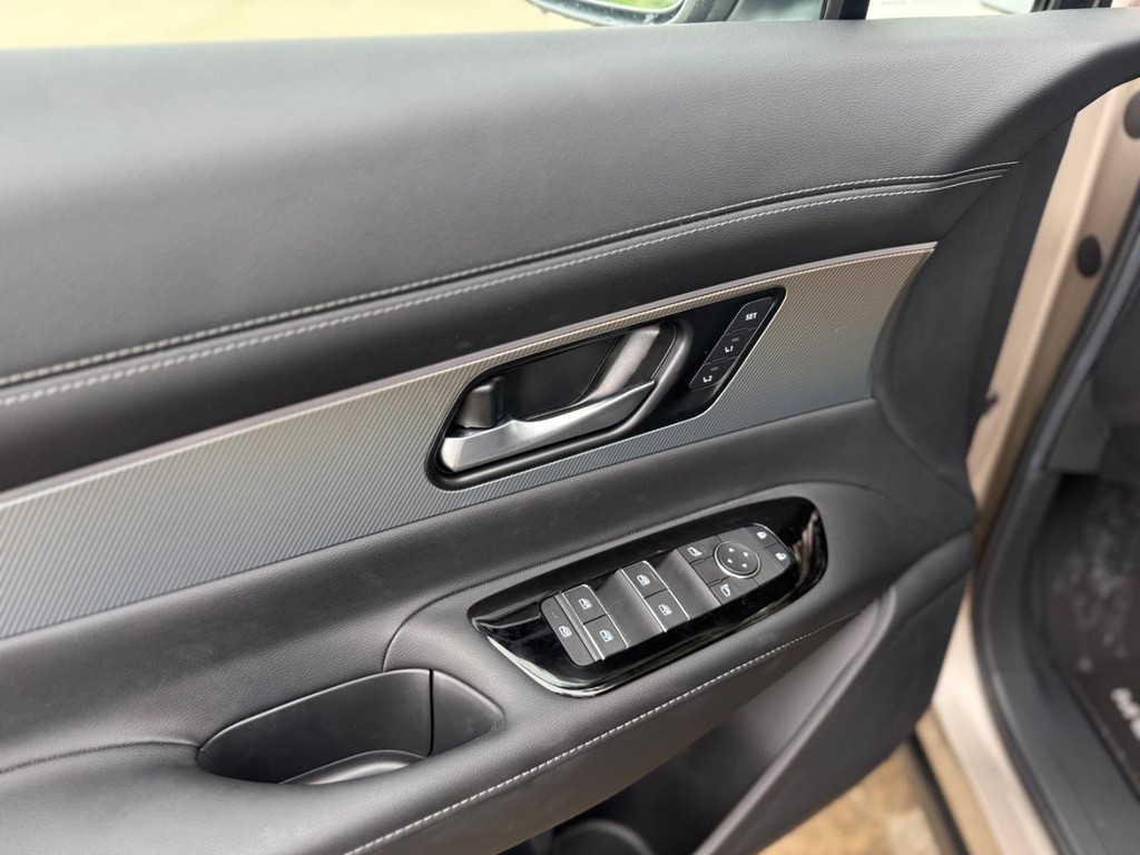 Nissan Murano Vehicle Full-screen Gallery Image 19