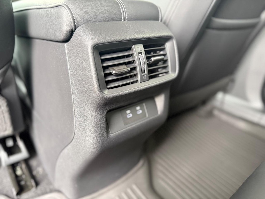 Nissan Murano Vehicle Full-screen Gallery Image 20