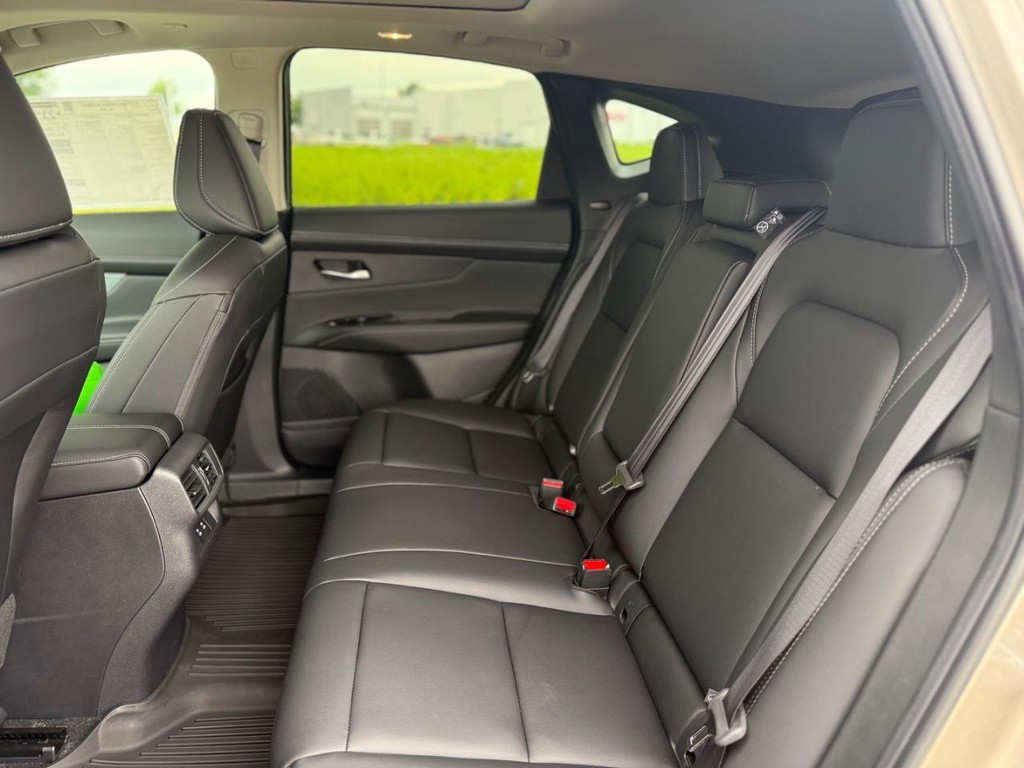 Nissan Murano Vehicle Full-screen Gallery Image 21