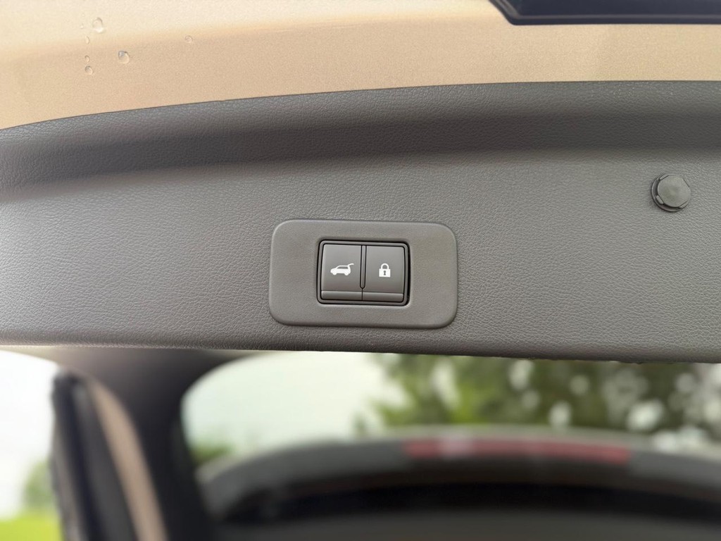 Nissan Murano Vehicle Full-screen Gallery Image 22