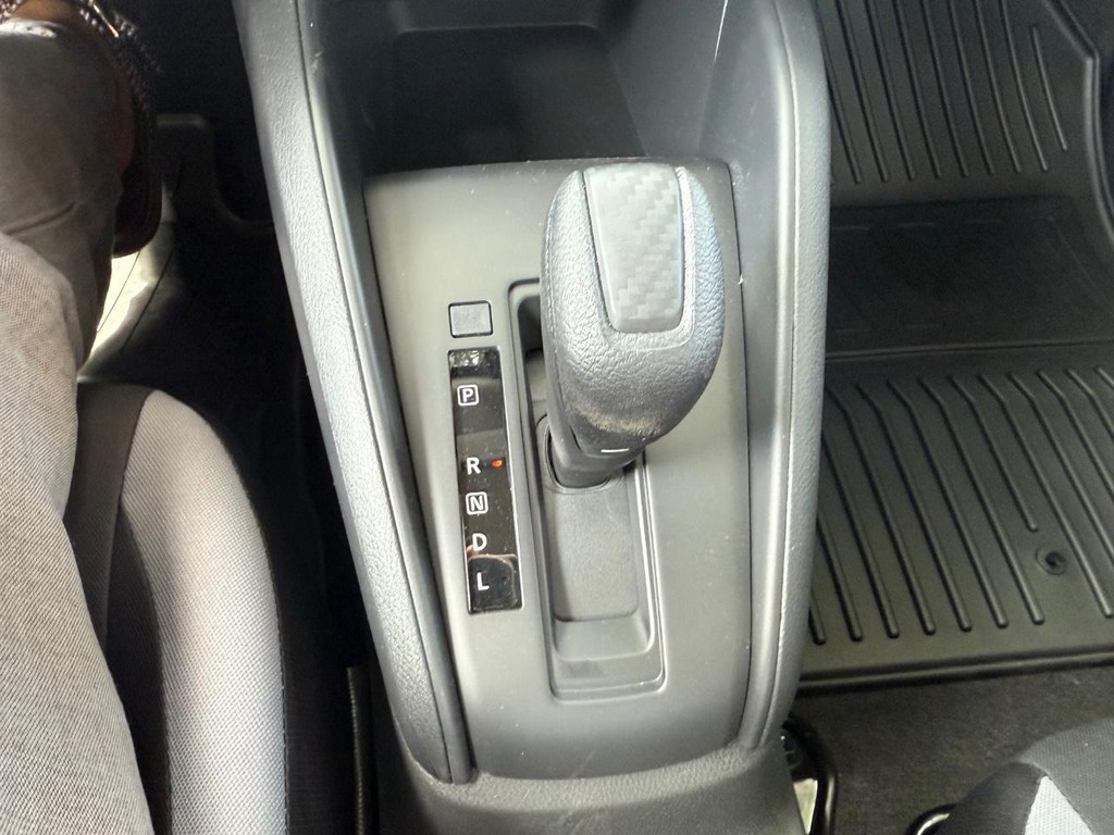 Nissan Versa Vehicle Full-screen Gallery Image 07