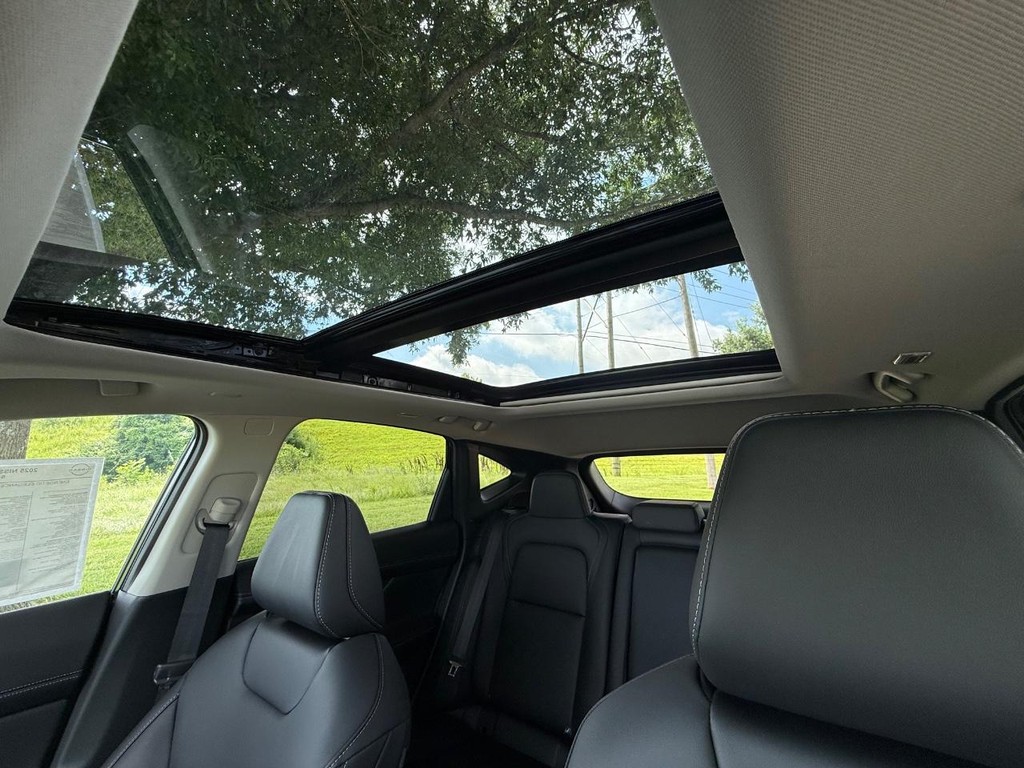 Nissan Murano Vehicle Full-screen Gallery Image 04