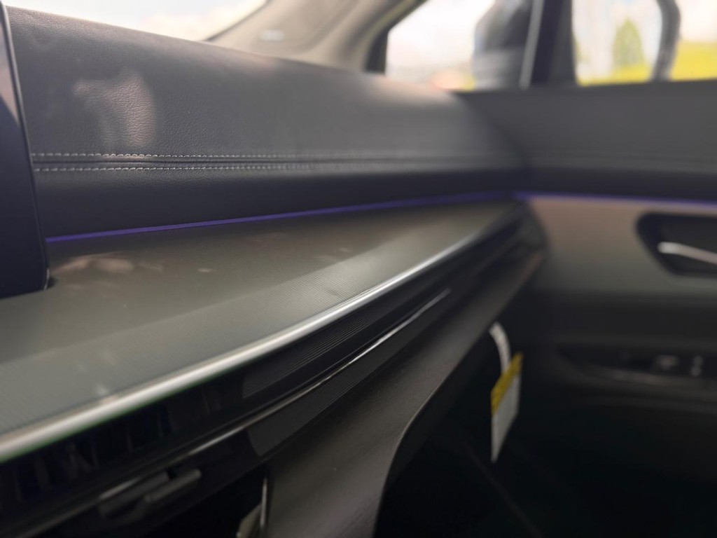 Nissan Murano Vehicle Full-screen Gallery Image 05