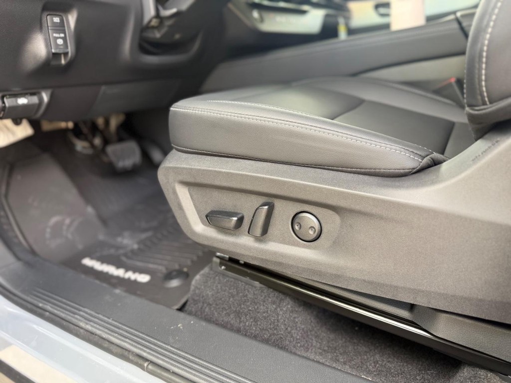 Nissan Murano Vehicle Full-screen Gallery Image 06