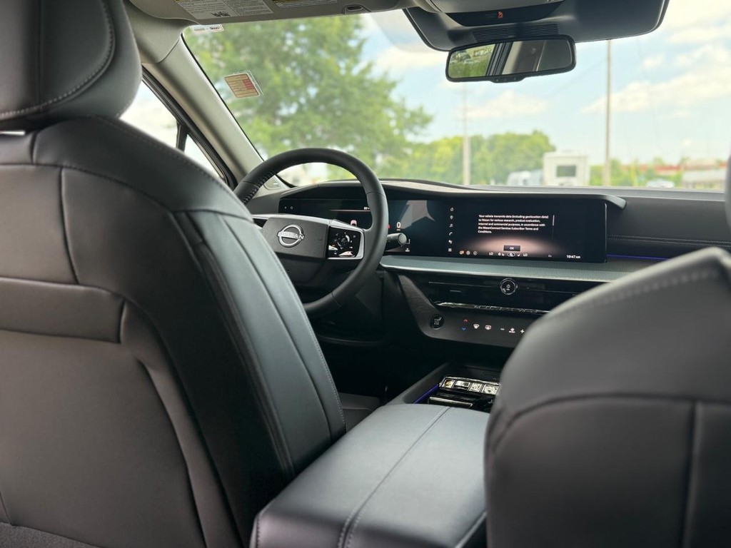 Nissan Murano Vehicle Full-screen Gallery Image 08