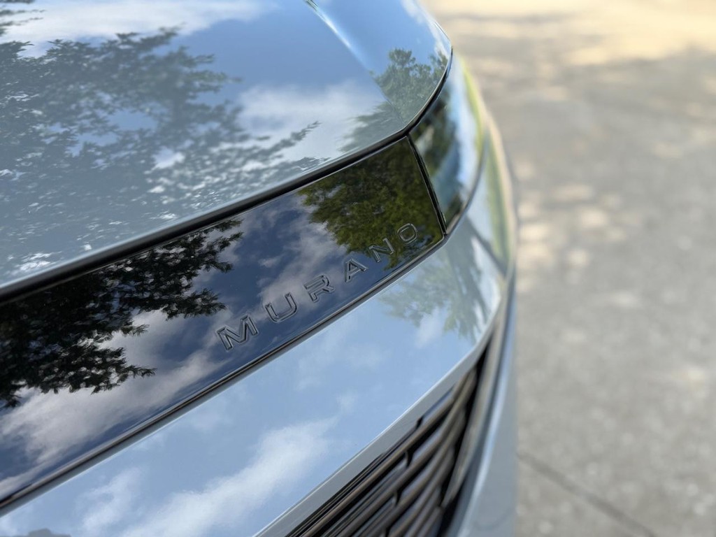 Nissan Murano Vehicle Full-screen Gallery Image 09