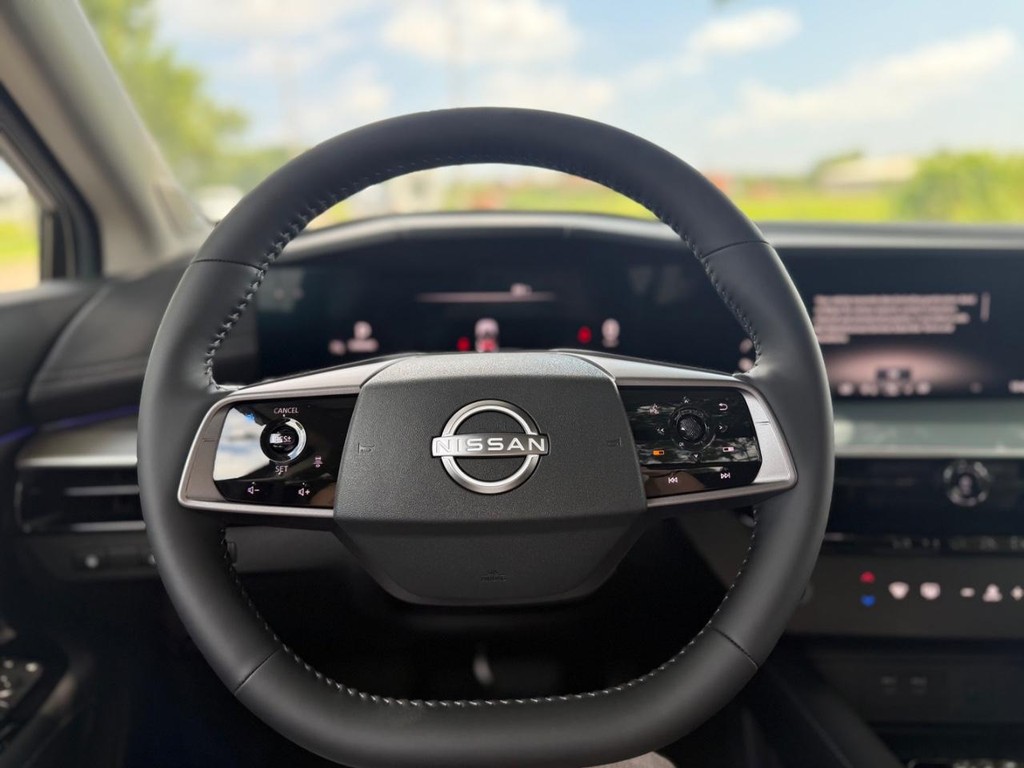 Nissan Murano Vehicle Full-screen Gallery Image 10