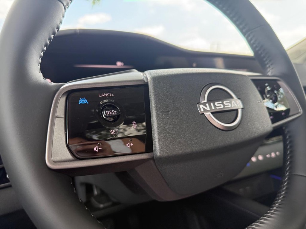 Nissan Murano Vehicle Full-screen Gallery Image 11