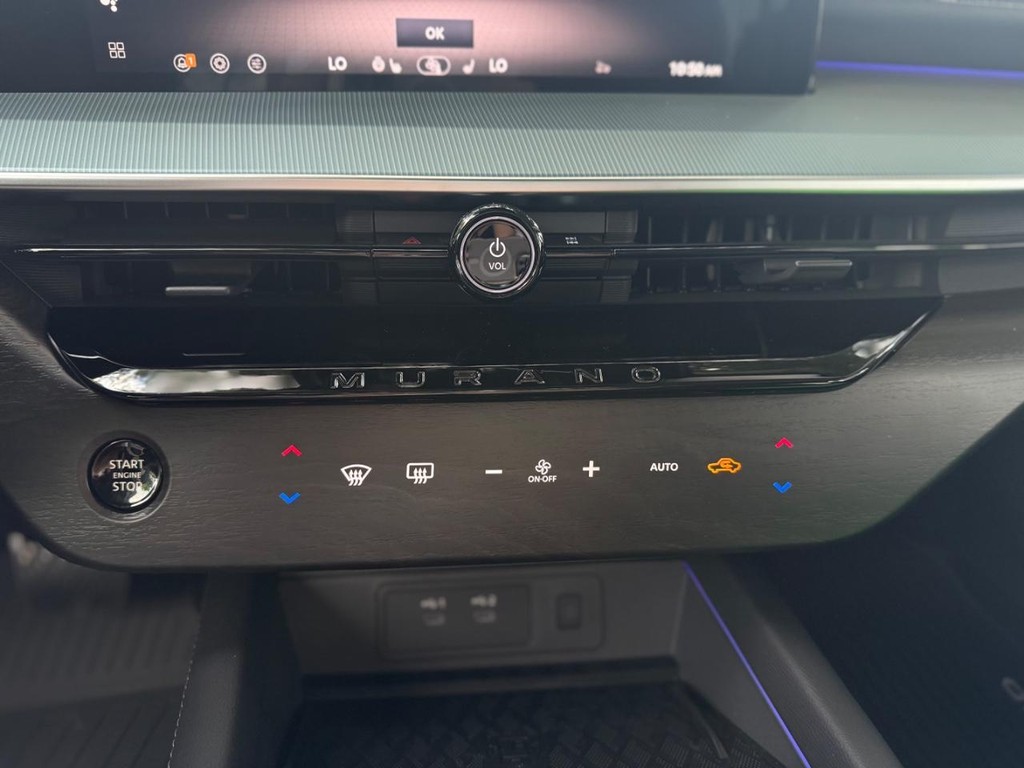 Nissan Murano Vehicle Full-screen Gallery Image 16