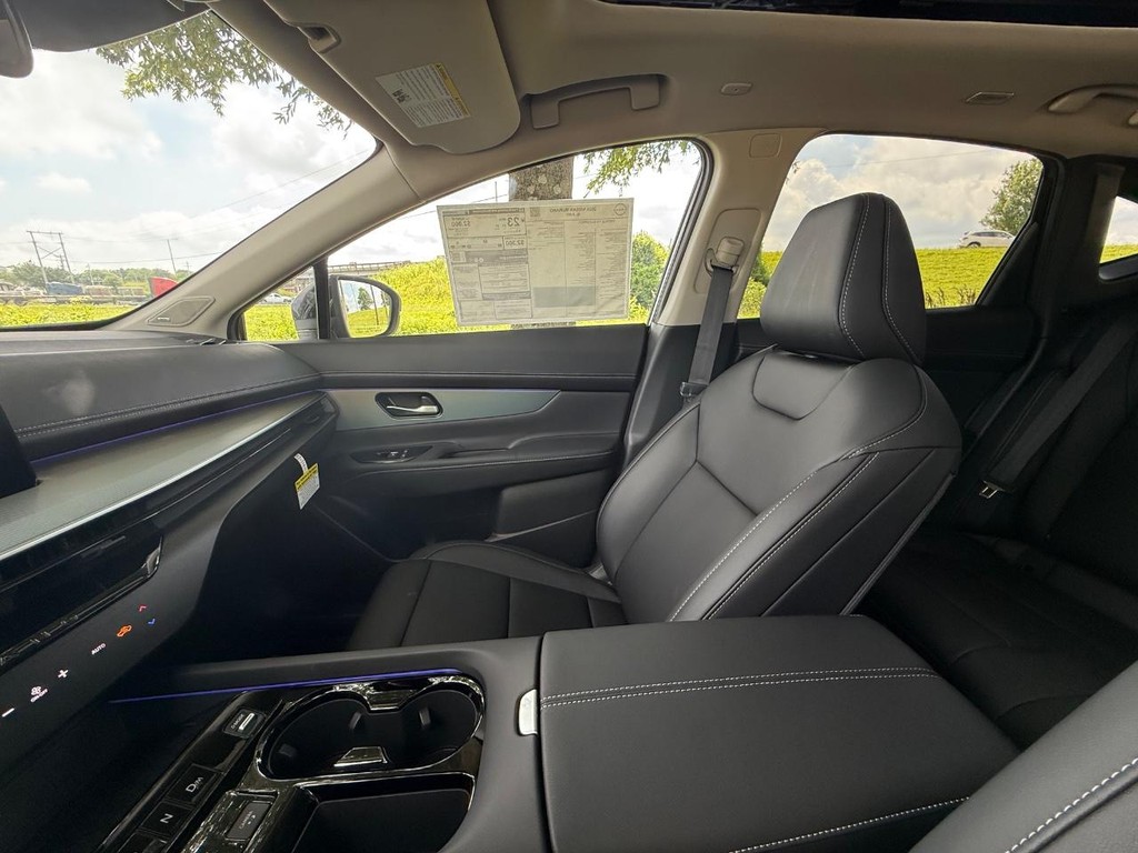 Nissan Murano Vehicle Full-screen Gallery Image 18