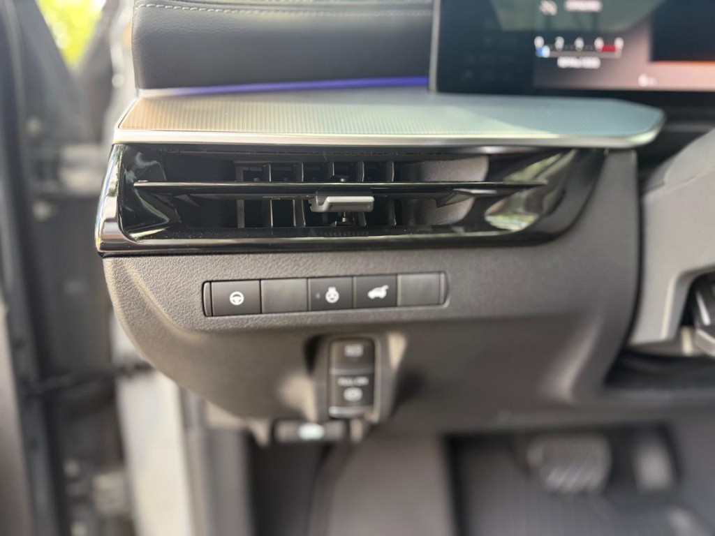 Nissan Murano Vehicle Full-screen Gallery Image 21