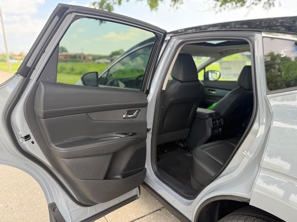 Nissan Murano Vehicle Full-screen Gallery Image 24