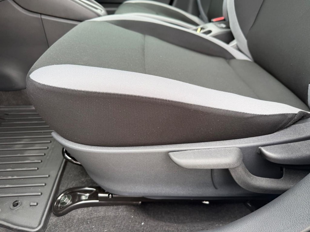 Nissan Versa Vehicle Full-screen Gallery Image 10