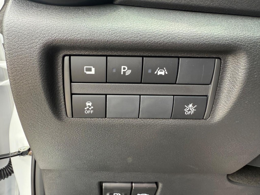 Nissan Versa Vehicle Full-screen Gallery Image 12