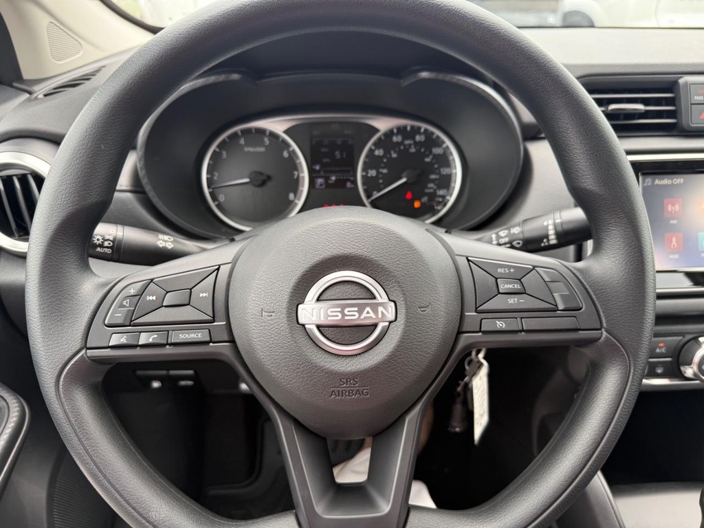 Nissan Versa Vehicle Full-screen Gallery Image 14