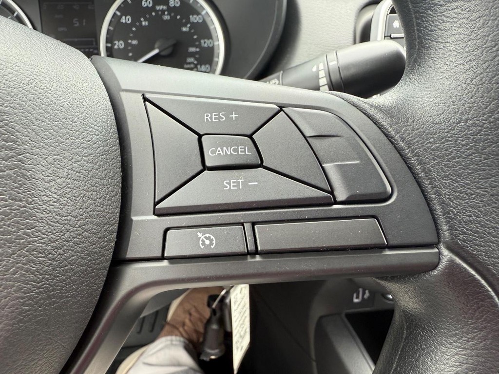 Nissan Versa Vehicle Full-screen Gallery Image 16