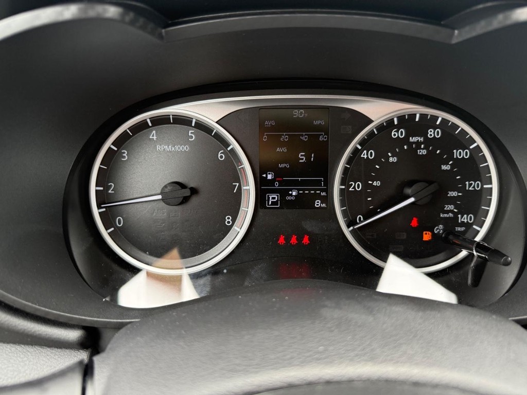 Nissan Versa Vehicle Full-screen Gallery Image 17