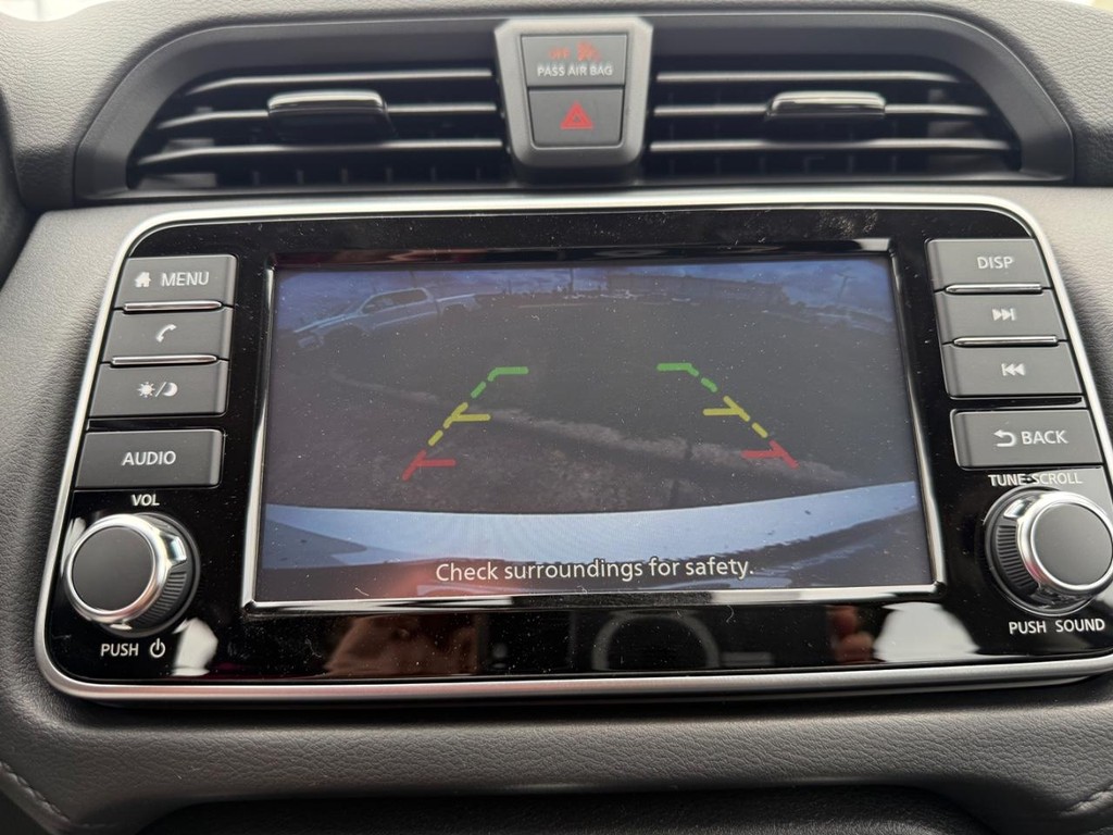 Nissan Versa Vehicle Full-screen Gallery Image 19