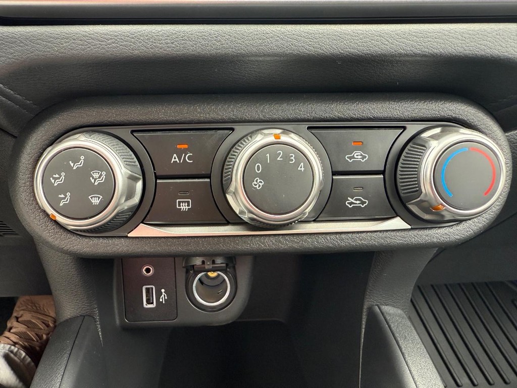 Nissan Versa Vehicle Full-screen Gallery Image 20