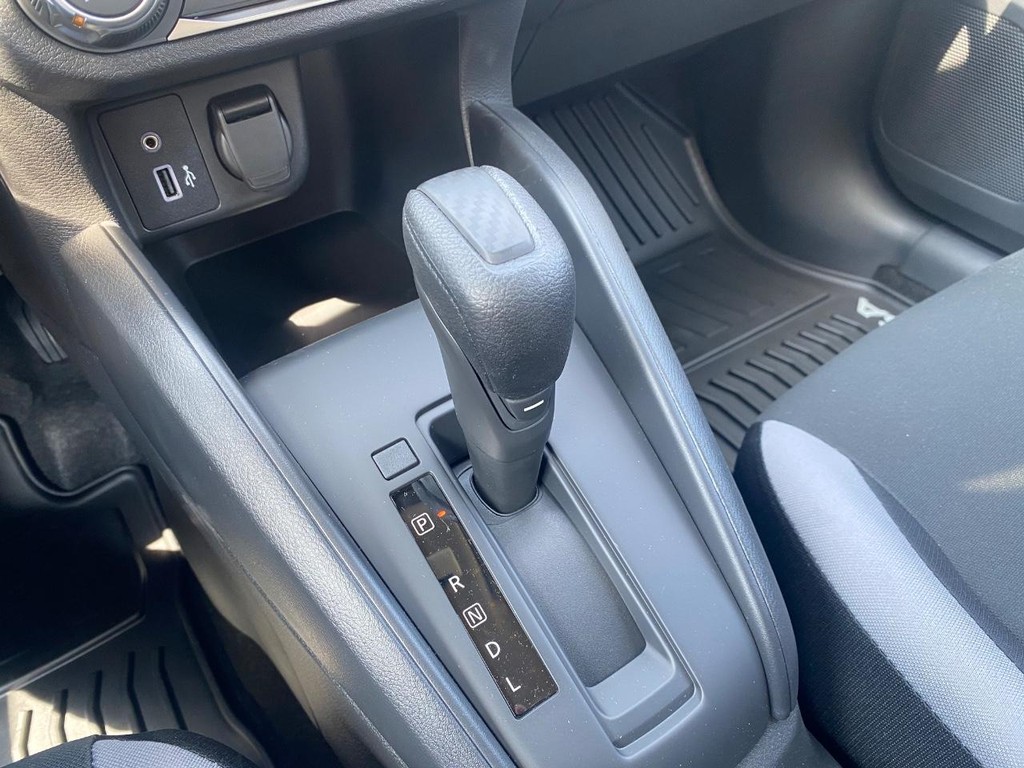 Nissan Versa Vehicle Full-screen Gallery Image 03