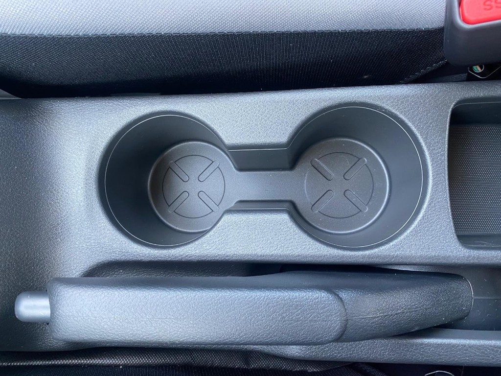 Nissan Versa Vehicle Full-screen Gallery Image 04