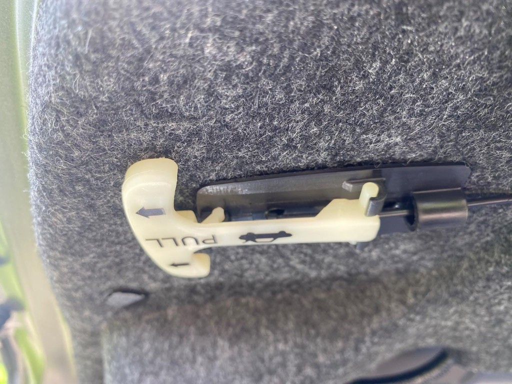 Nissan Versa Vehicle Full-screen Gallery Image 10