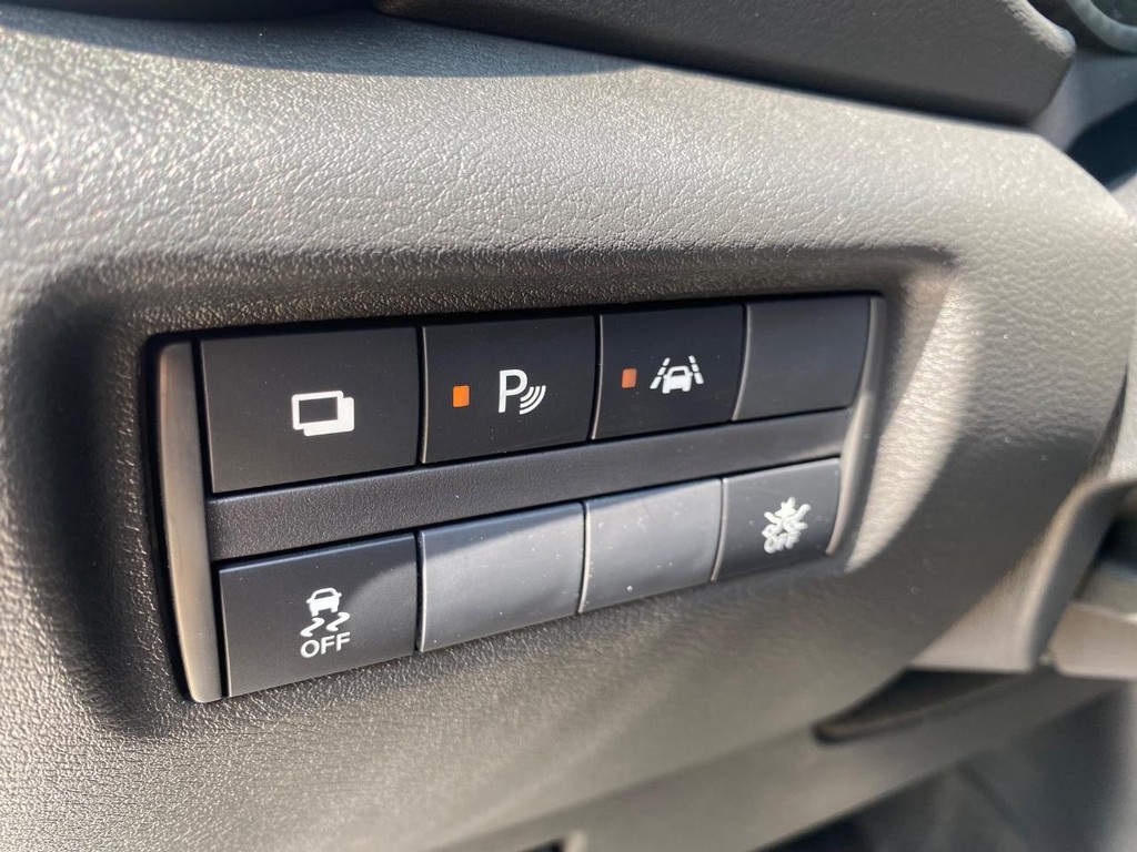 Nissan Versa Vehicle Full-screen Gallery Image 15