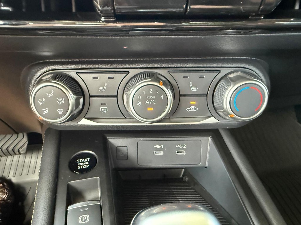 Nissan Kicks Vehicle Full-screen Gallery Image 05