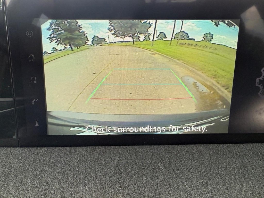 Nissan Kicks Vehicle Full-screen Gallery Image 07