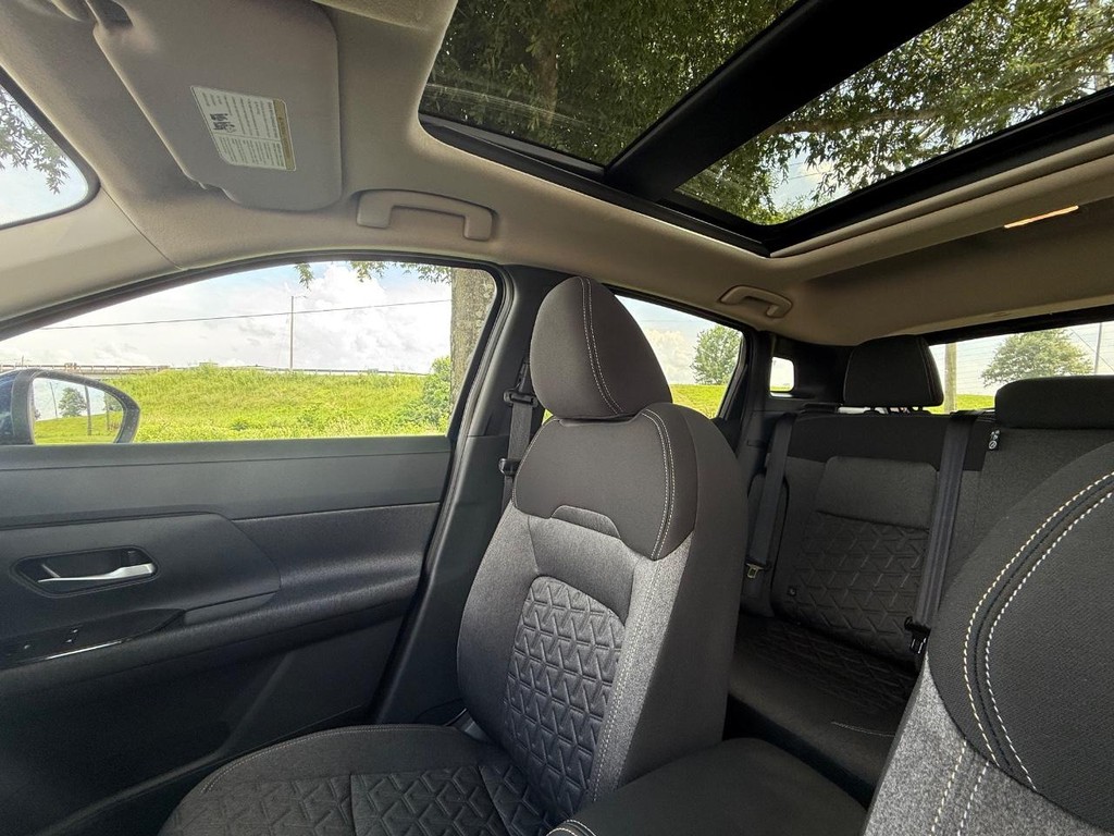 Nissan Kicks Vehicle Full-screen Gallery Image 10