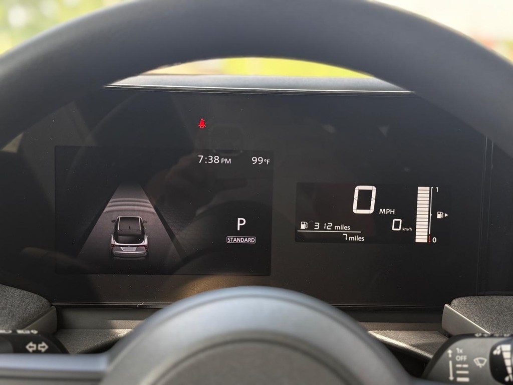 Nissan Kicks Vehicle Full-screen Gallery Image 11