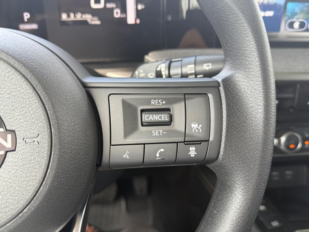 Nissan Kicks Vehicle Full-screen Gallery Image 13