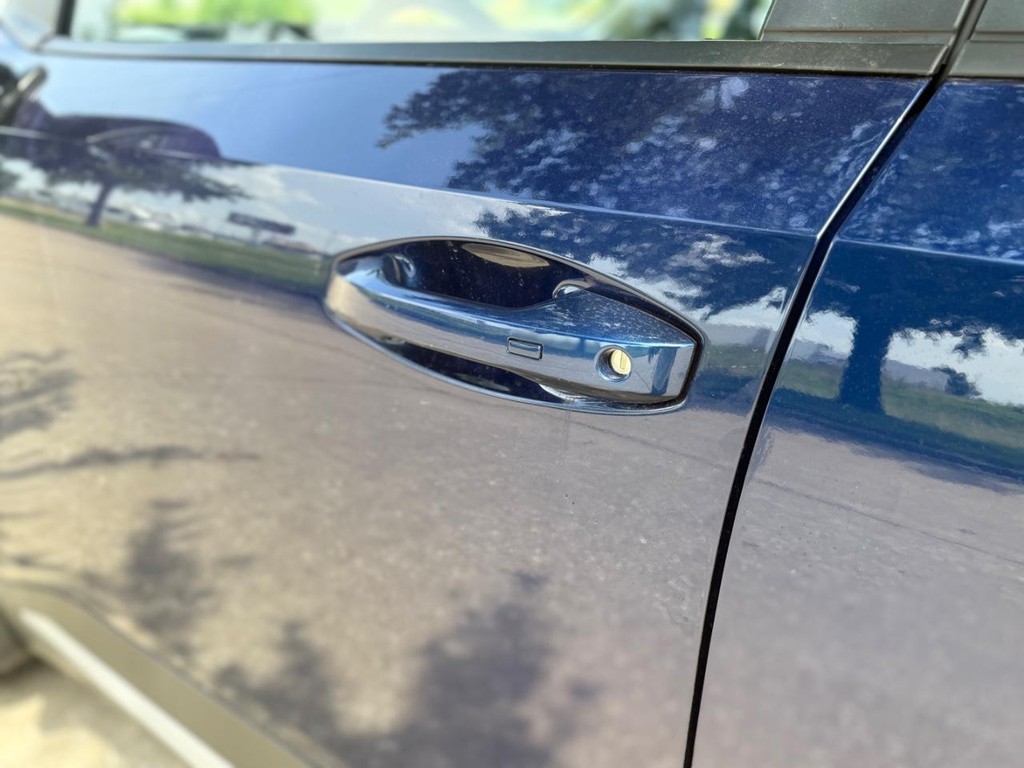 Nissan Kicks Vehicle Full-screen Gallery Image 15