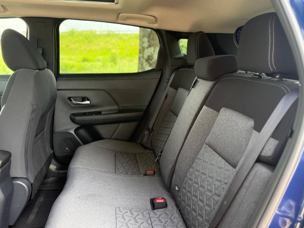 Nissan Kicks Vehicle Full-screen Gallery Image 17