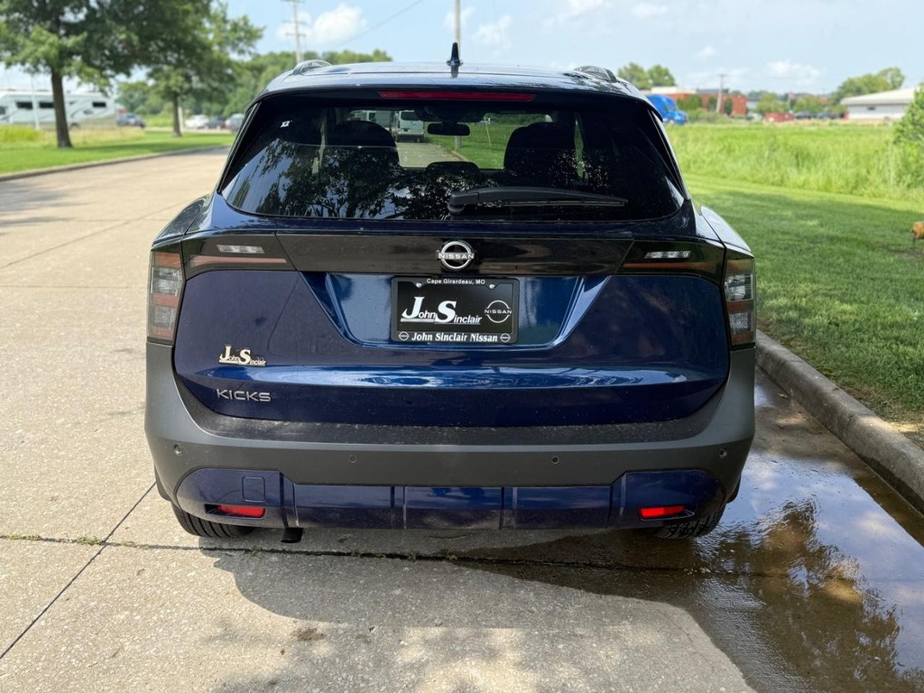 Nissan Kicks Vehicle Full-screen Gallery Image 20